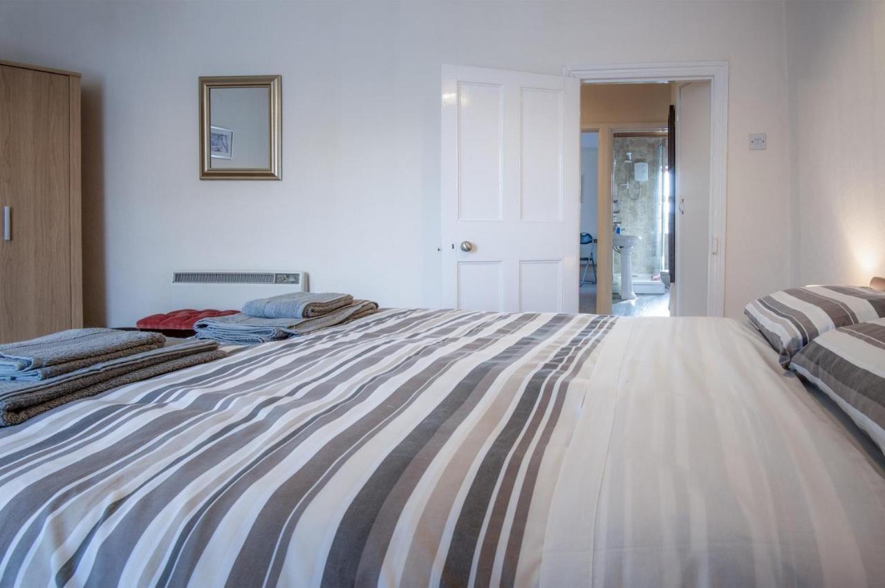 Dragons Den - 2 Bedroom Apartment - Tenby Exterior photo