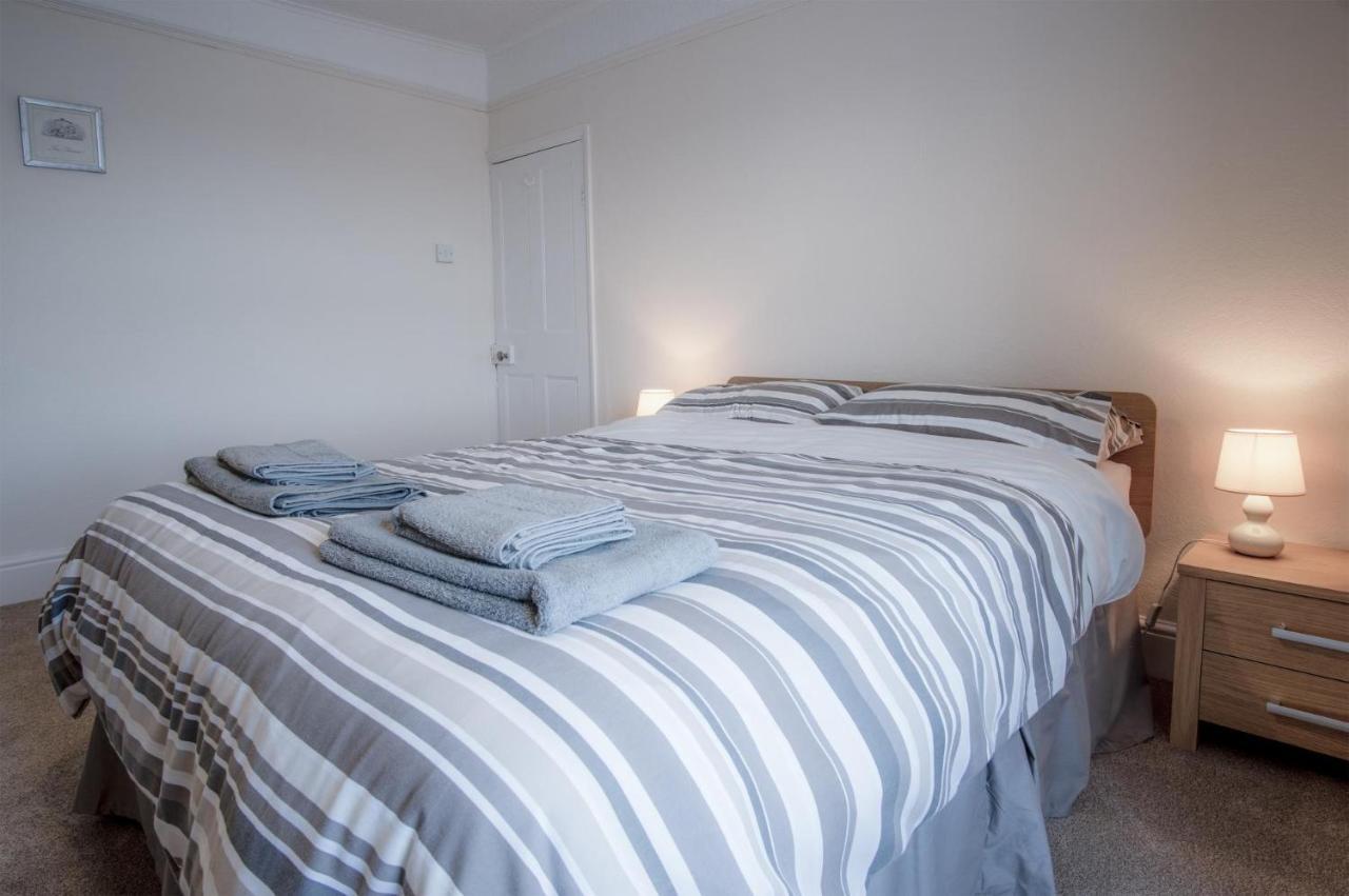 Dragons Den - 2 Bedroom Apartment - Tenby Exterior photo