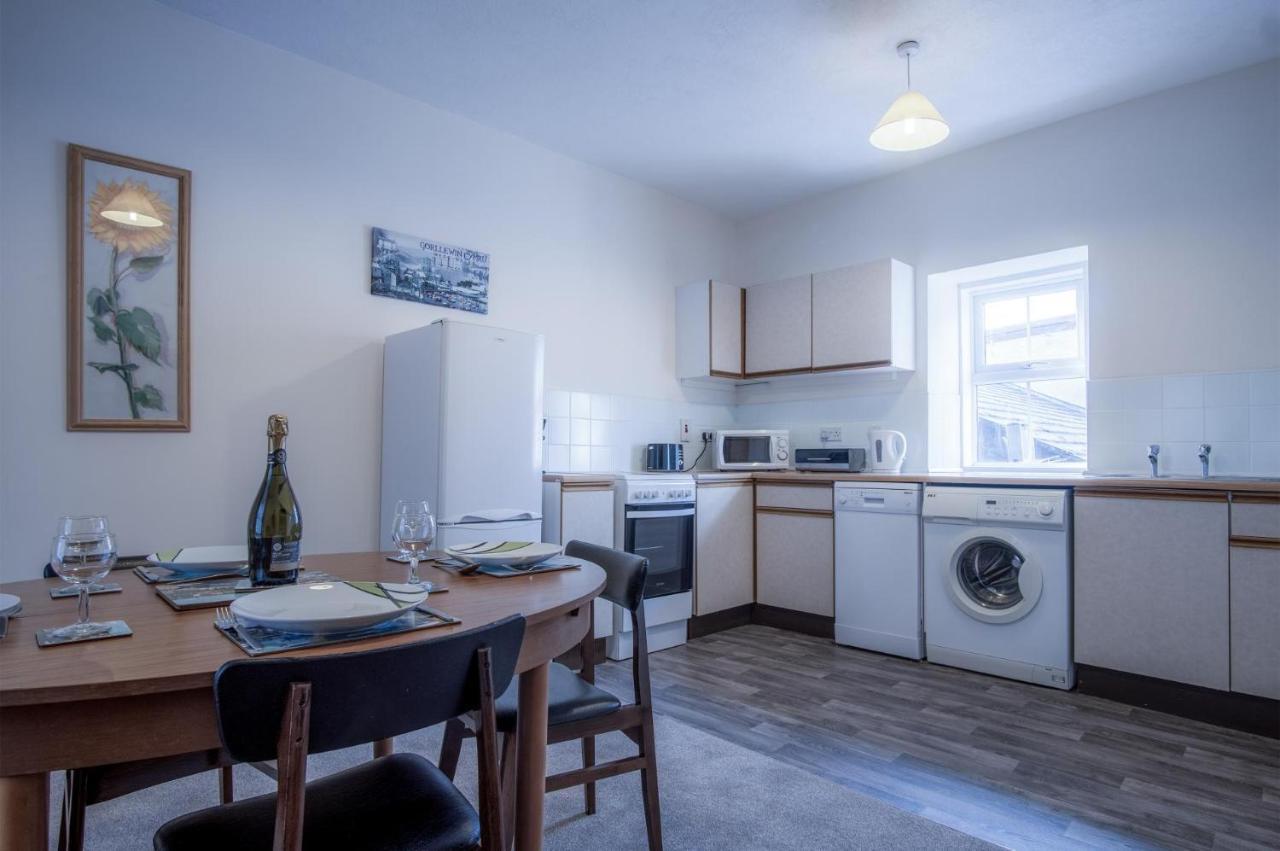 Dragons Den - 2 Bedroom Apartment - Tenby Exterior photo