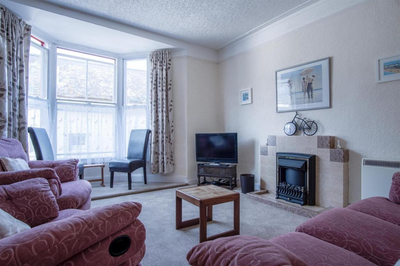 Dragons Den - 2 Bedroom Apartment - Tenby Exterior photo