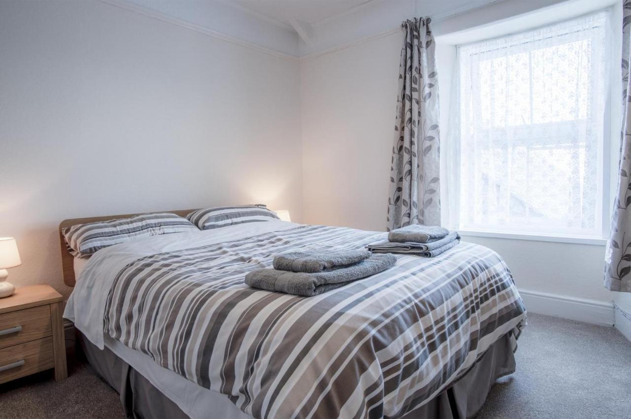 Dragons Den - 2 Bedroom Apartment - Tenby Exterior photo