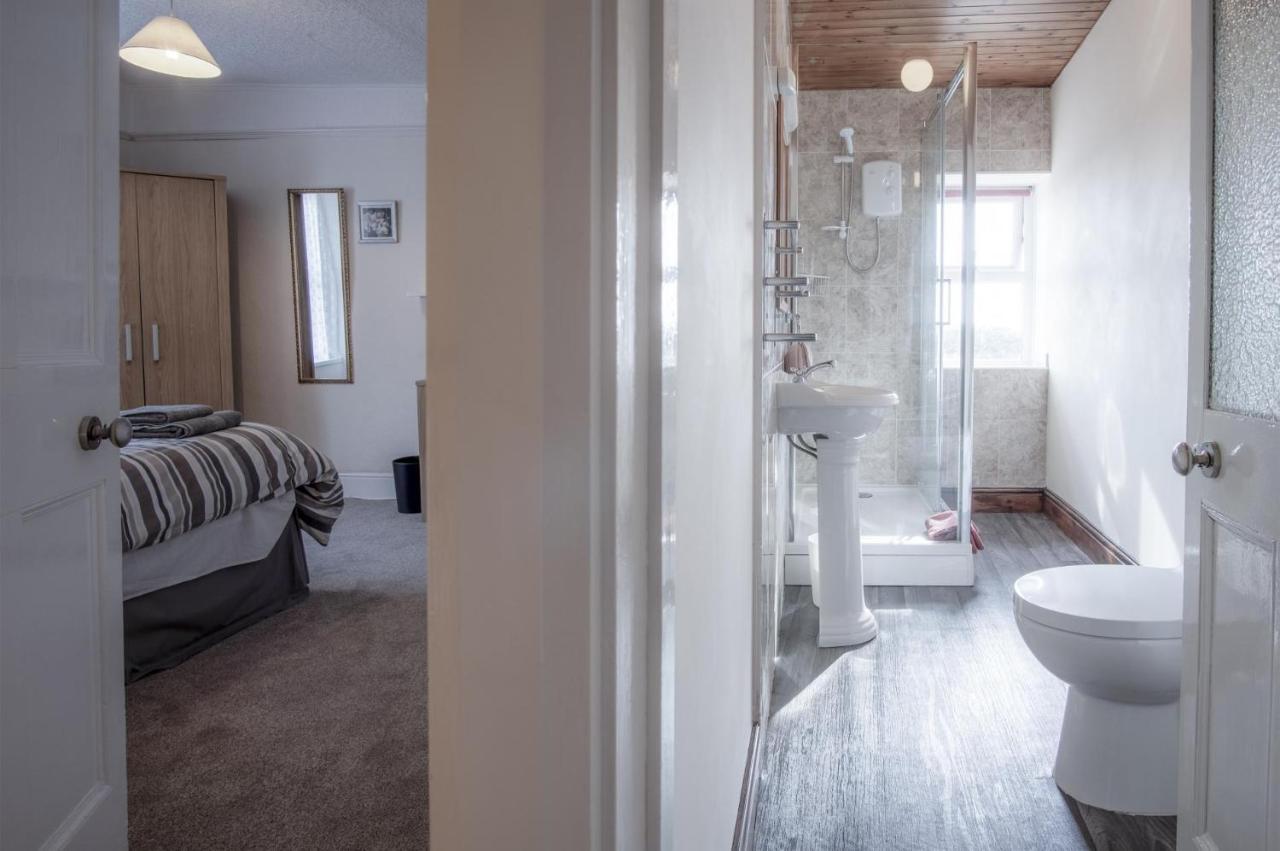 Dragons Den - 2 Bedroom Apartment - Tenby Exterior photo