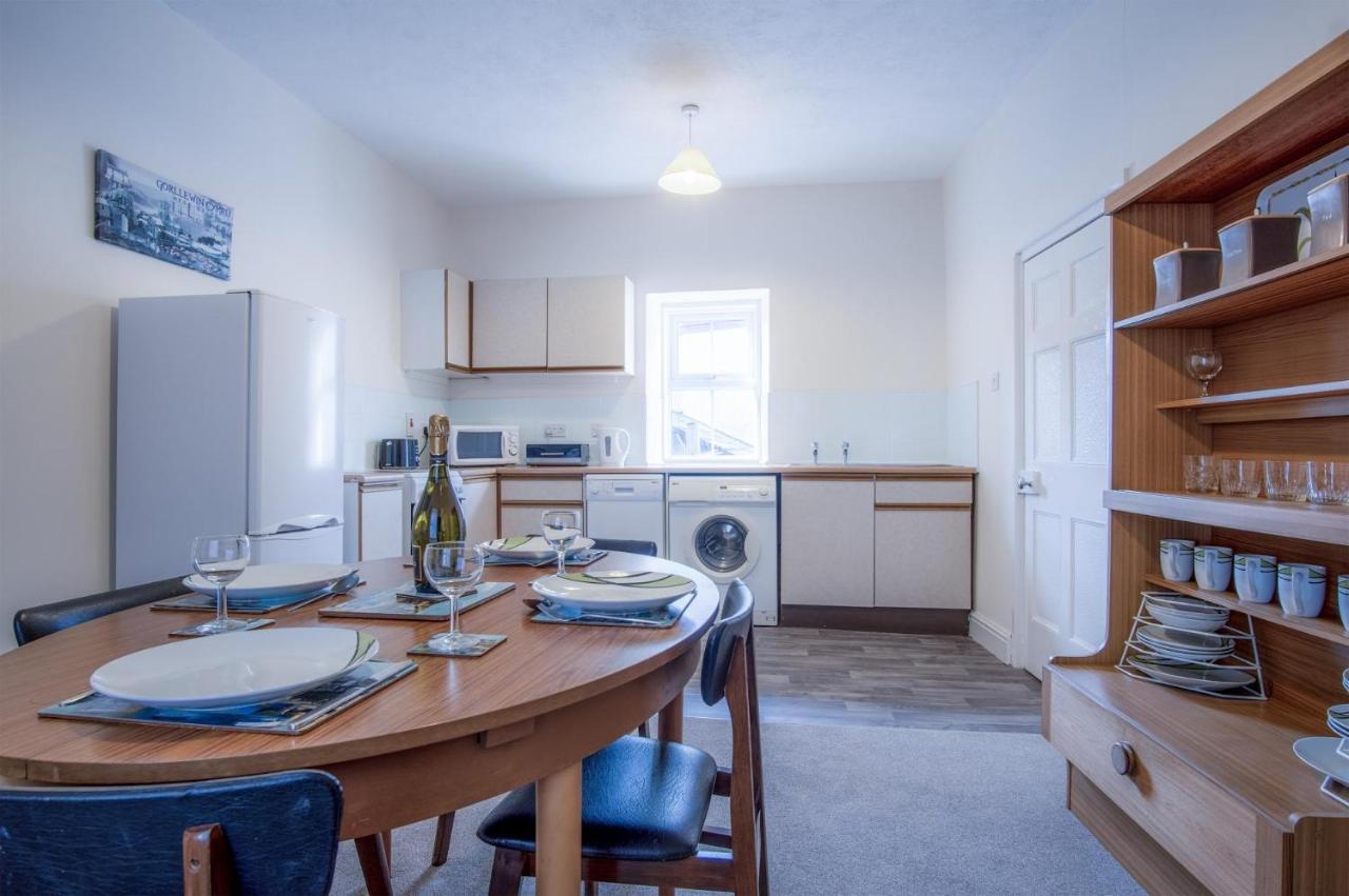 Dragons Den - 2 Bedroom Apartment - Tenby Exterior photo
