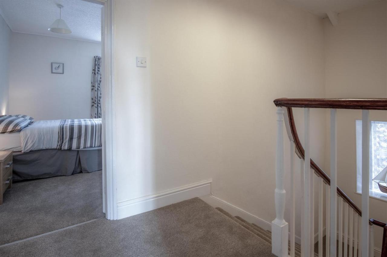 Dragons Den - 2 Bedroom Apartment - Tenby Exterior photo