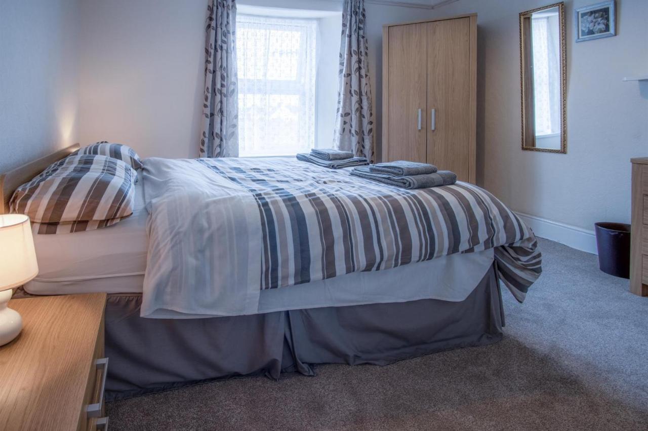 Dragons Den - 2 Bedroom Apartment - Tenby Exterior photo
