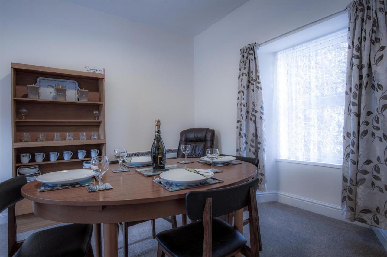 Dragons Den - 2 Bedroom Apartment - Tenby Exterior photo