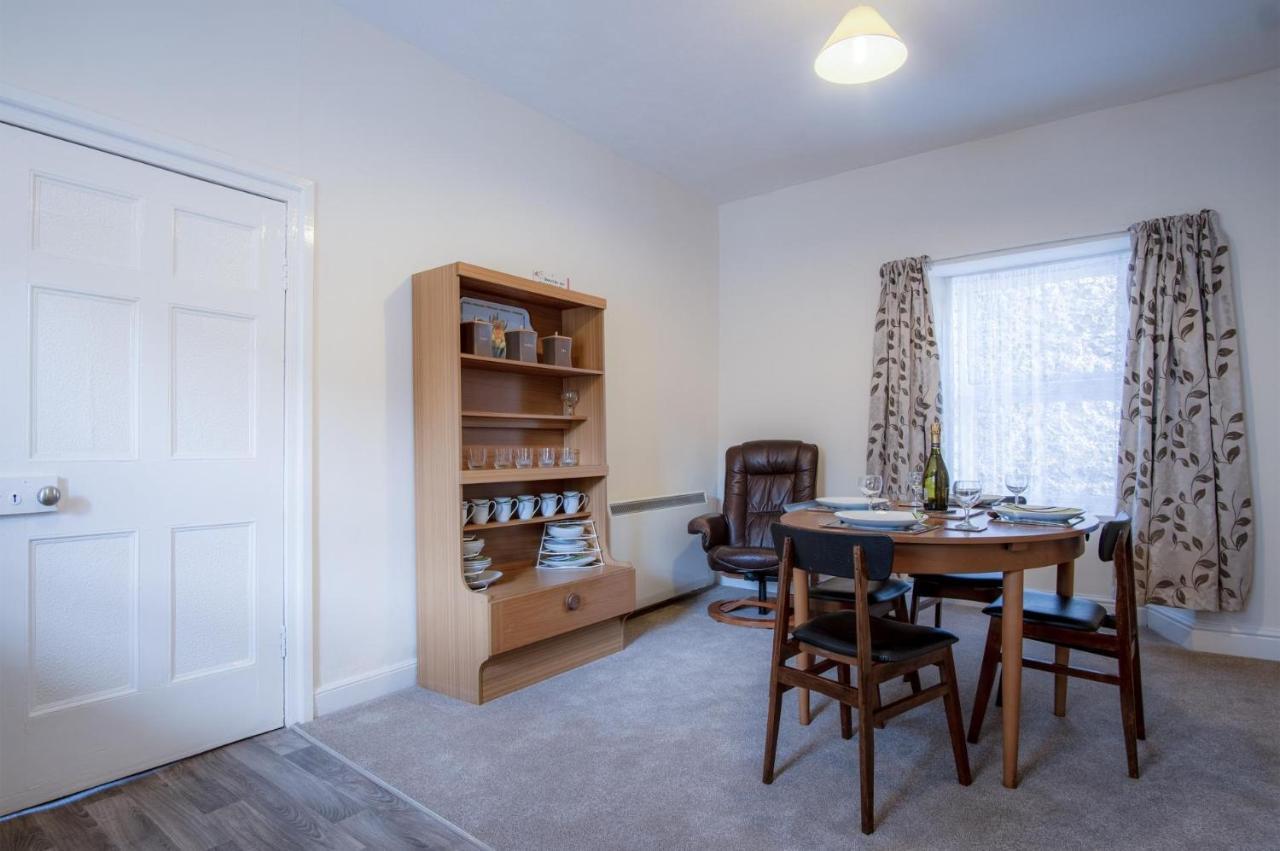 Dragons Den - 2 Bedroom Apartment - Tenby Exterior photo
