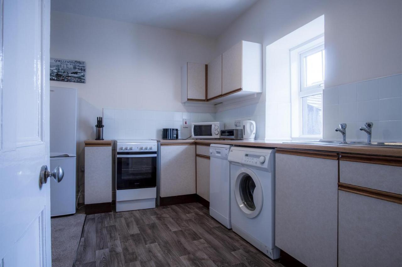 Dragons Den - 2 Bedroom Apartment - Tenby Exterior photo