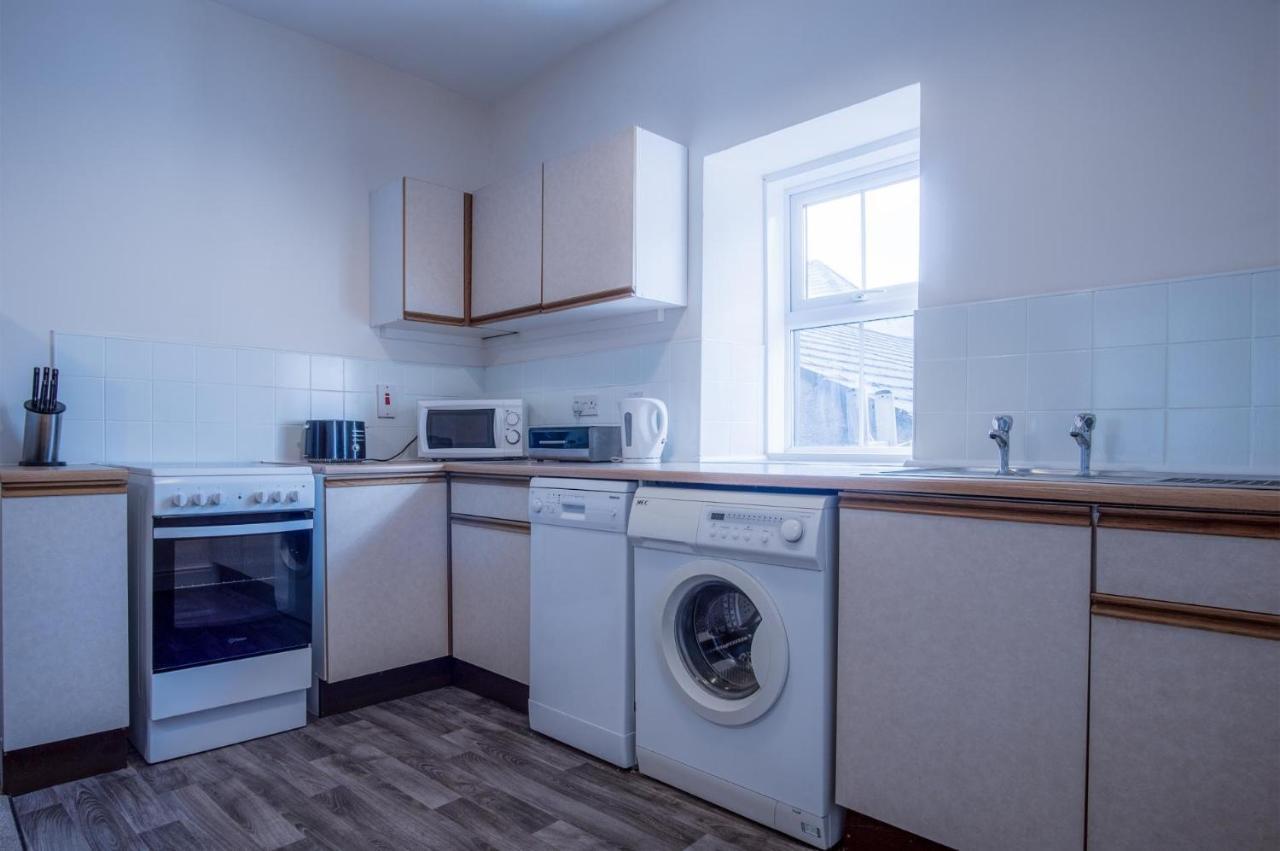 Dragons Den - 2 Bedroom Apartment - Tenby Exterior photo