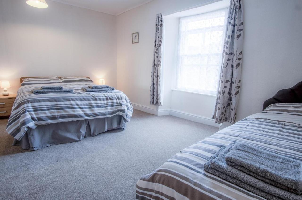 Dragons Den - 2 Bedroom Apartment - Tenby Exterior photo