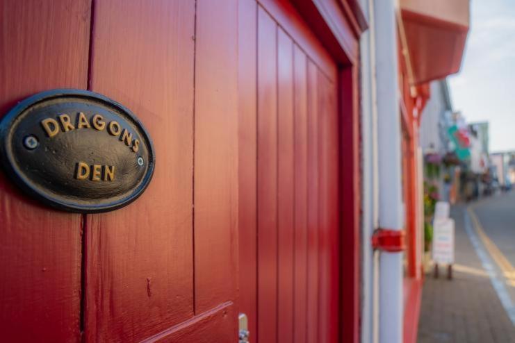 Dragons Den - 2 Bedroom Apartment - Tenby Exterior photo